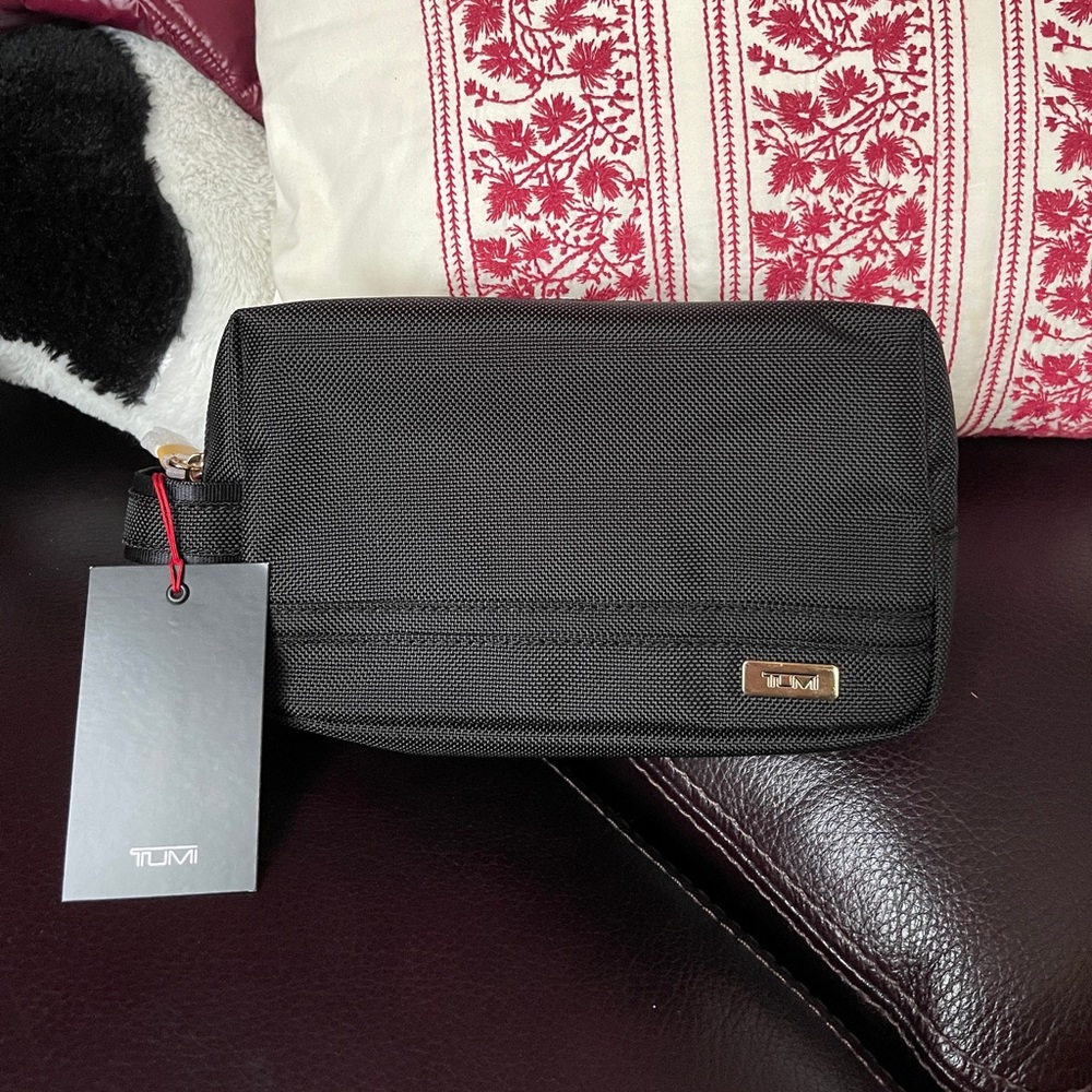 TUMI mens trousse toilette MM pouch size 5”x8”x2.5” NWT in black